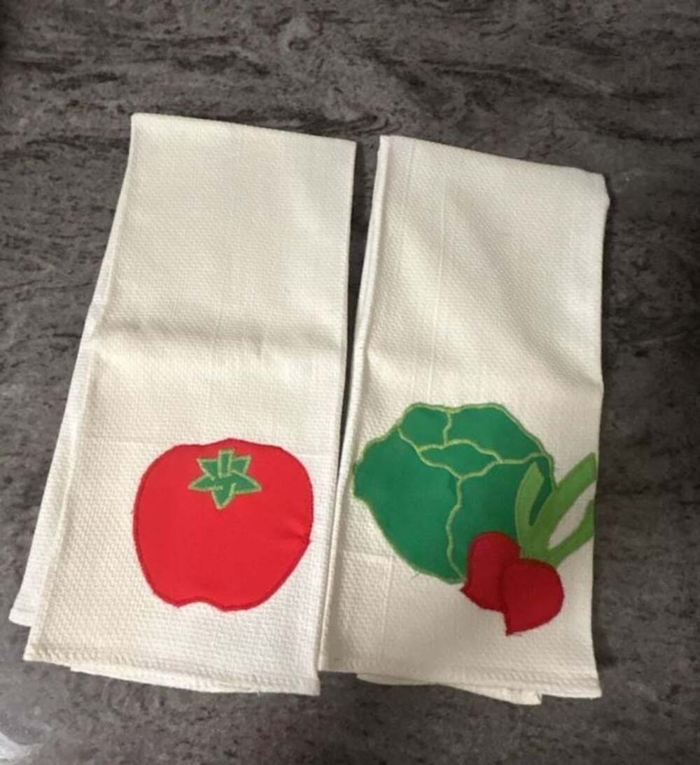 Vintage embroidered vegetable Kitchen Tea Towel Set of 2 Tomato And Cabbage